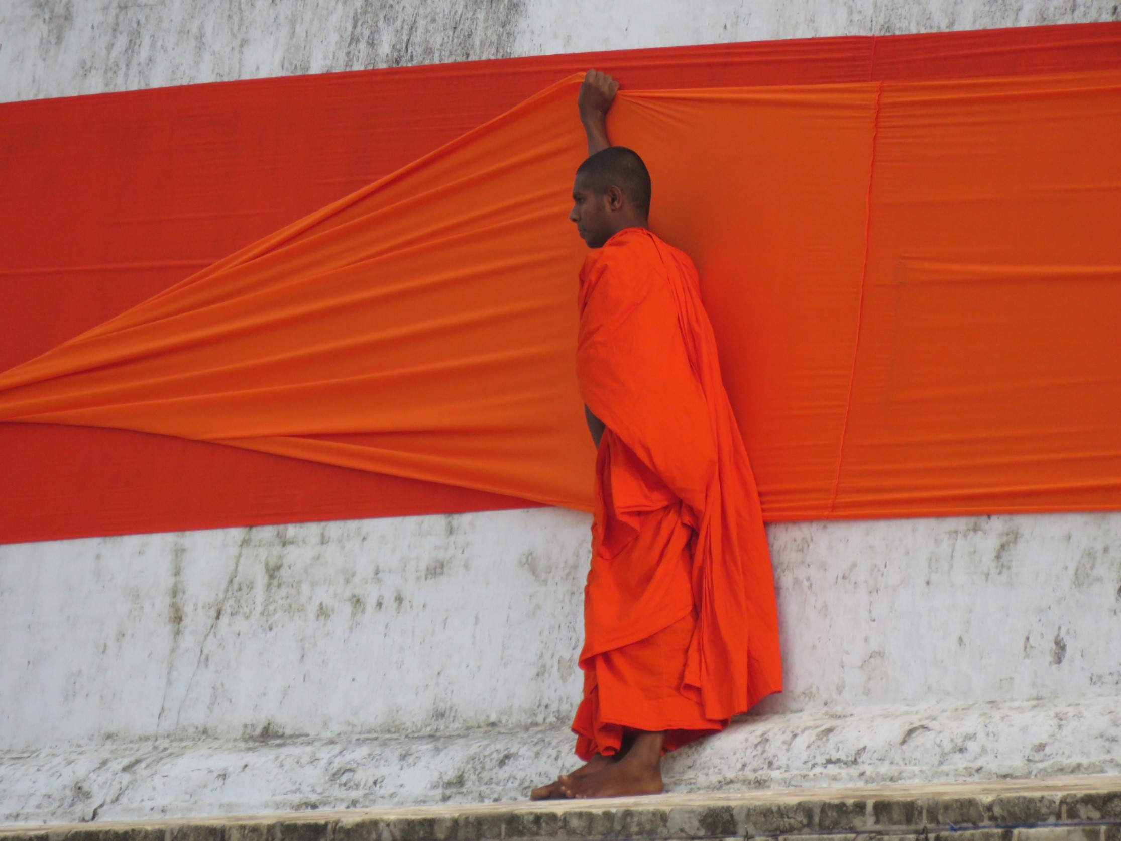 La nature, la plage, le bouddhisme sri lankais, les stupas millénaires